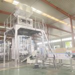 Vienas automatinis 1–3,5 kg skalbimo miltelių pakavimo aparatas, paruoštas pristatymui.